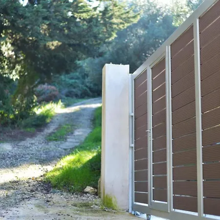 Casa Sorgente Agioi Douloi