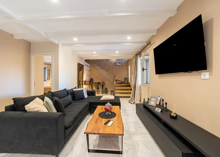 Casa Sorgente Agioi Douloi