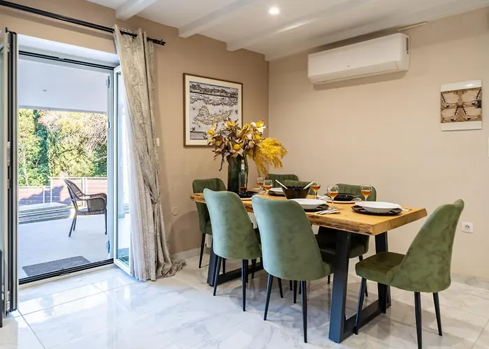 Casa Sorgente Agioi Douloi